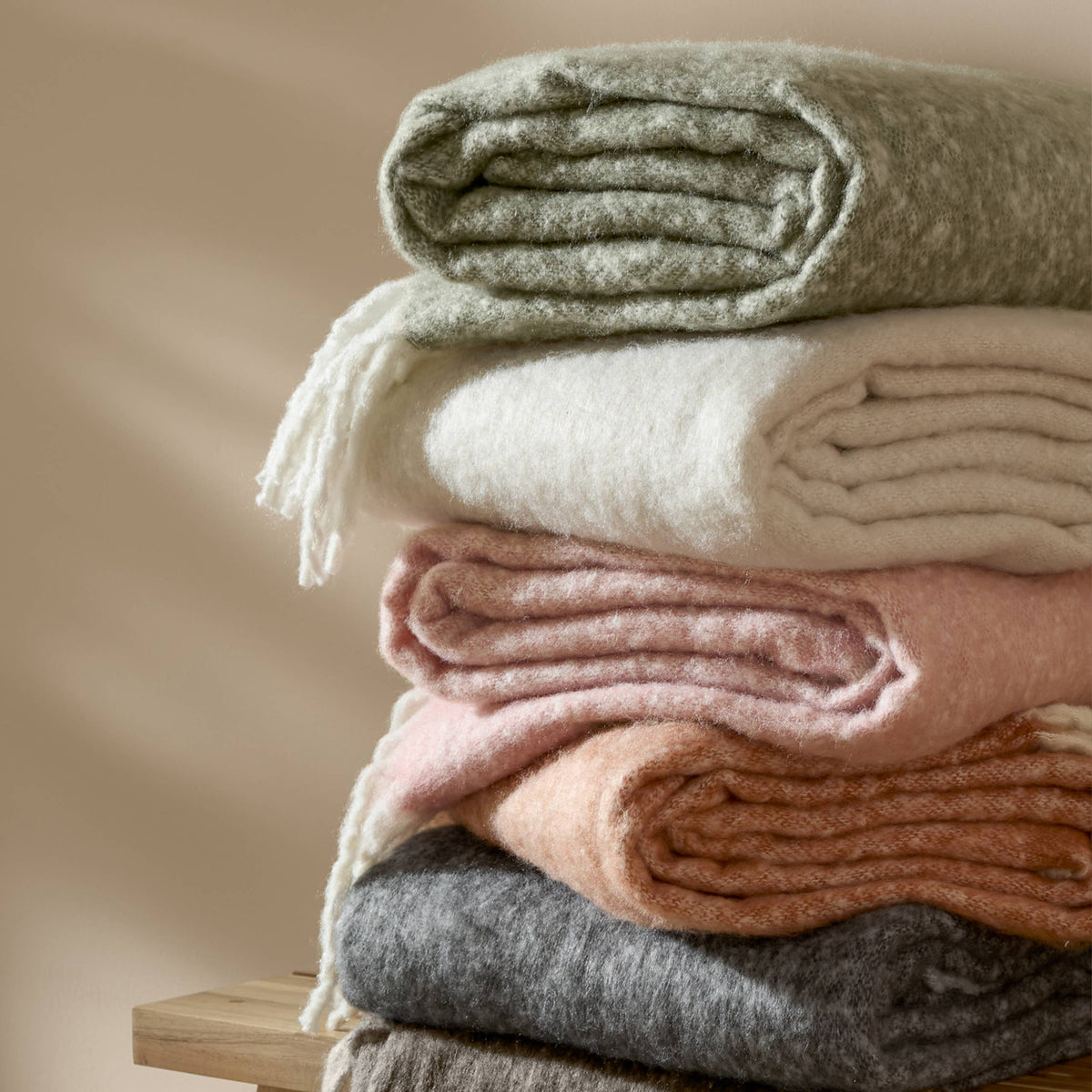Cozy Woven Tasselled Throw Green: Green