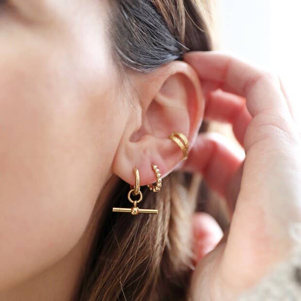 Stainless steel T bar earrings in gold