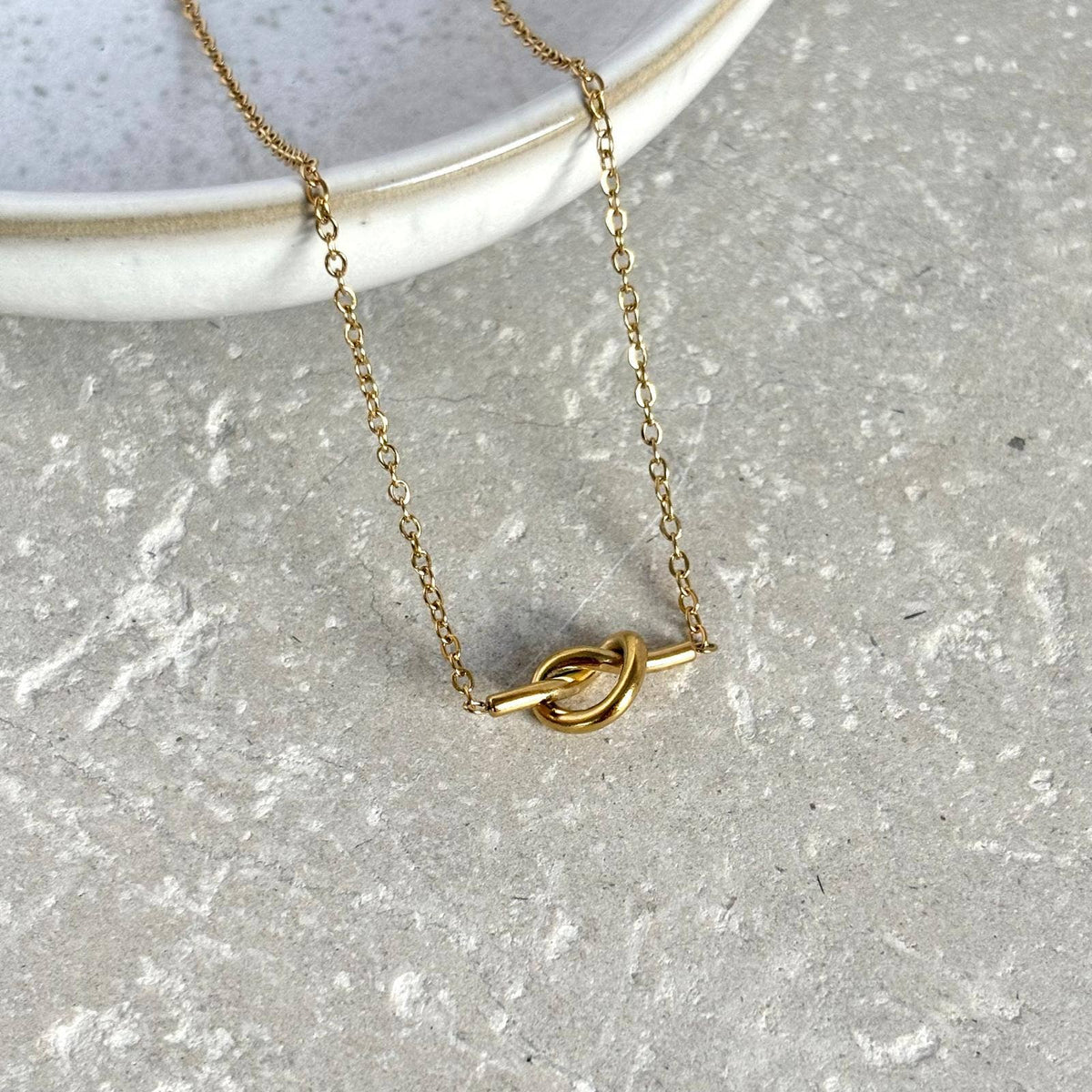 Knot Necklace: Gold