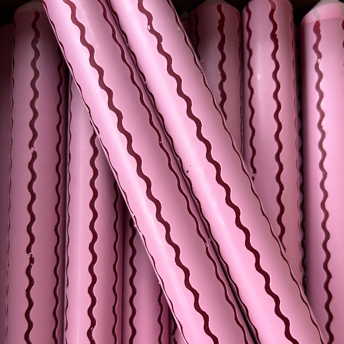 Wiggle Stripe Dinner Candle in Pink & Red